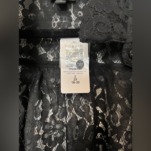 Torrid Lace Button-up - Picture 4 of 4